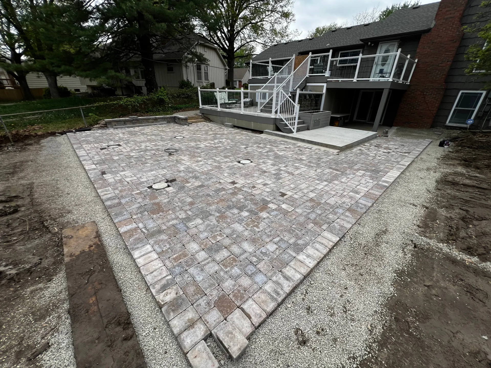 Permeable paver driveway in Kansas City with contrasting border